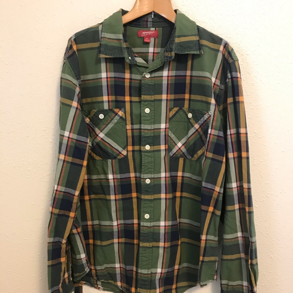 Arizona Jean Co. men’s casual button down shirt.